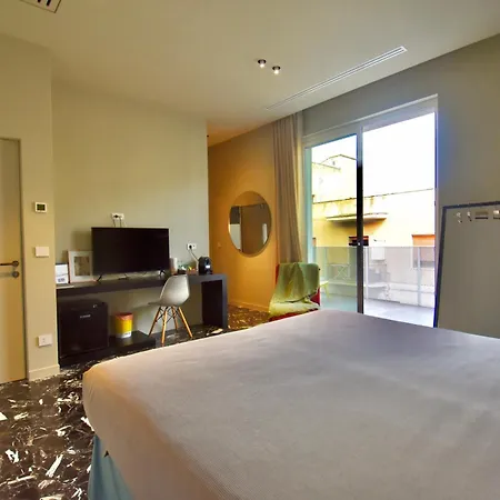 Mpiut Exclusive - Housea 3*