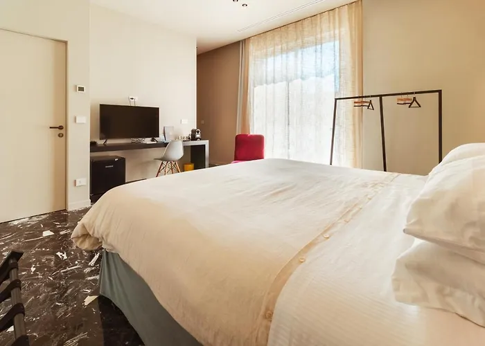 Mpiut Luxury - Housea Pensionat